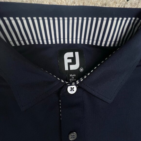FootJoy Men’s Medium Navy Blue Polo Shirt Short Sleeve East vs West Golf Club - Picture 4 of 10